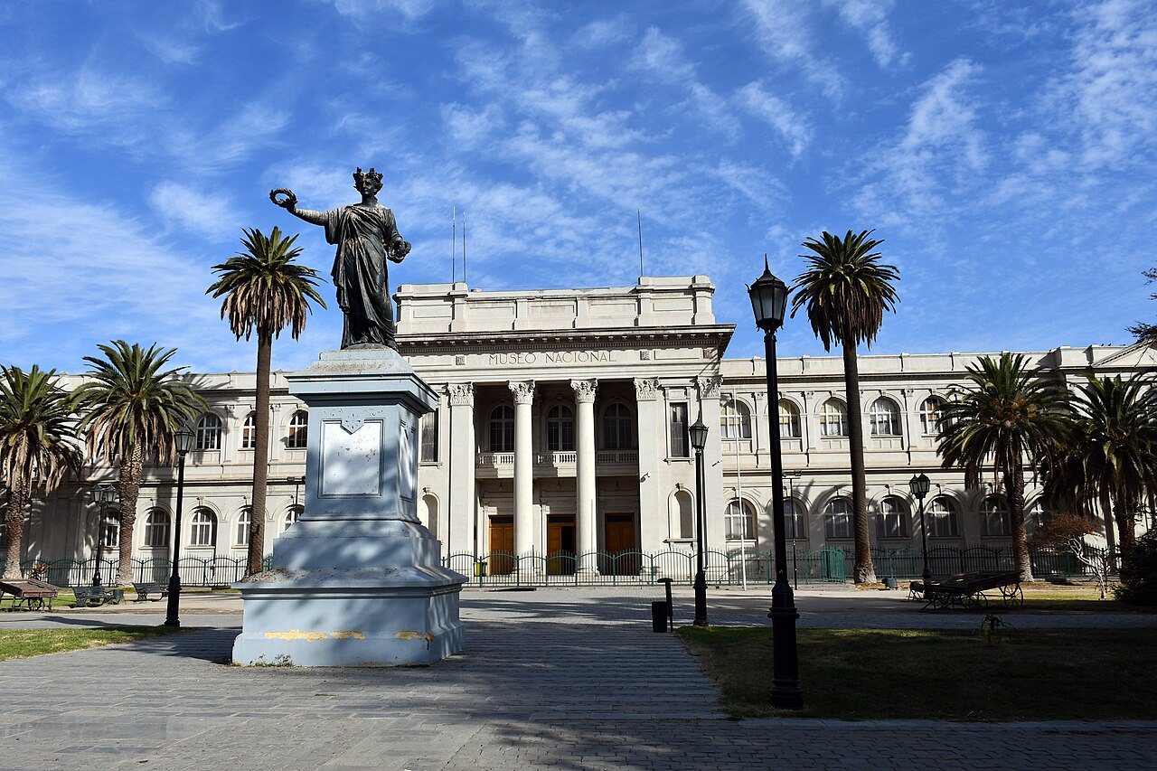 Otsailean, Artelana bere testuinguruan zikloaren barruan, Berreginen Museoak hitzaldi hau egingo du: «Oihartzun klasikoak Ameriketan. Historia Naturaleko Museo Nazionala (Txile)»